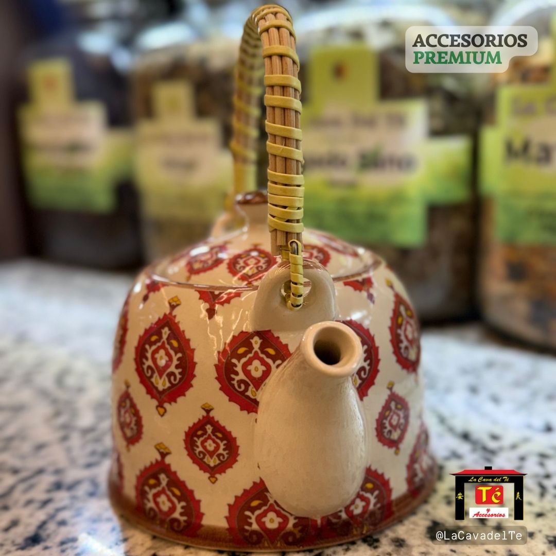 Tetera de cerámica con infusor y manija de bambú